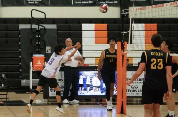 Sophomore and libero Nikolas Ko passes the ball over the net. Photo I Manas Kottakota 